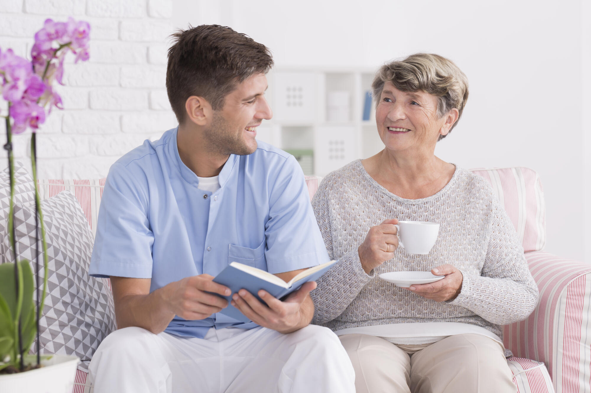 Assisted Living vs Memory Care: Choosing the Right Option
